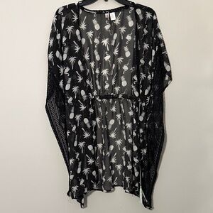 Black and White Kimono Top
